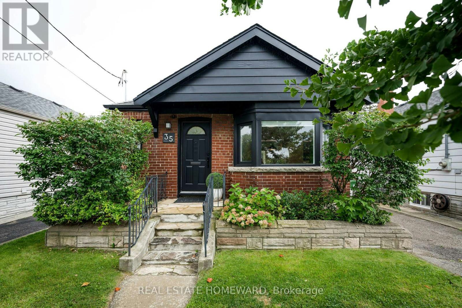 35 Memorial Park Avenue, Toronto, ON, M4J 2J7