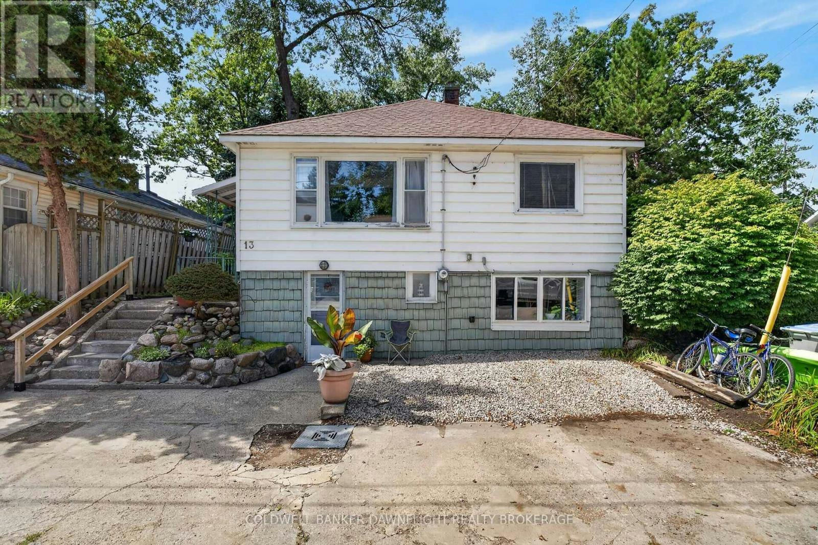 13 Warwick Avenue, Lambton Shores, ON, N0M 1T0