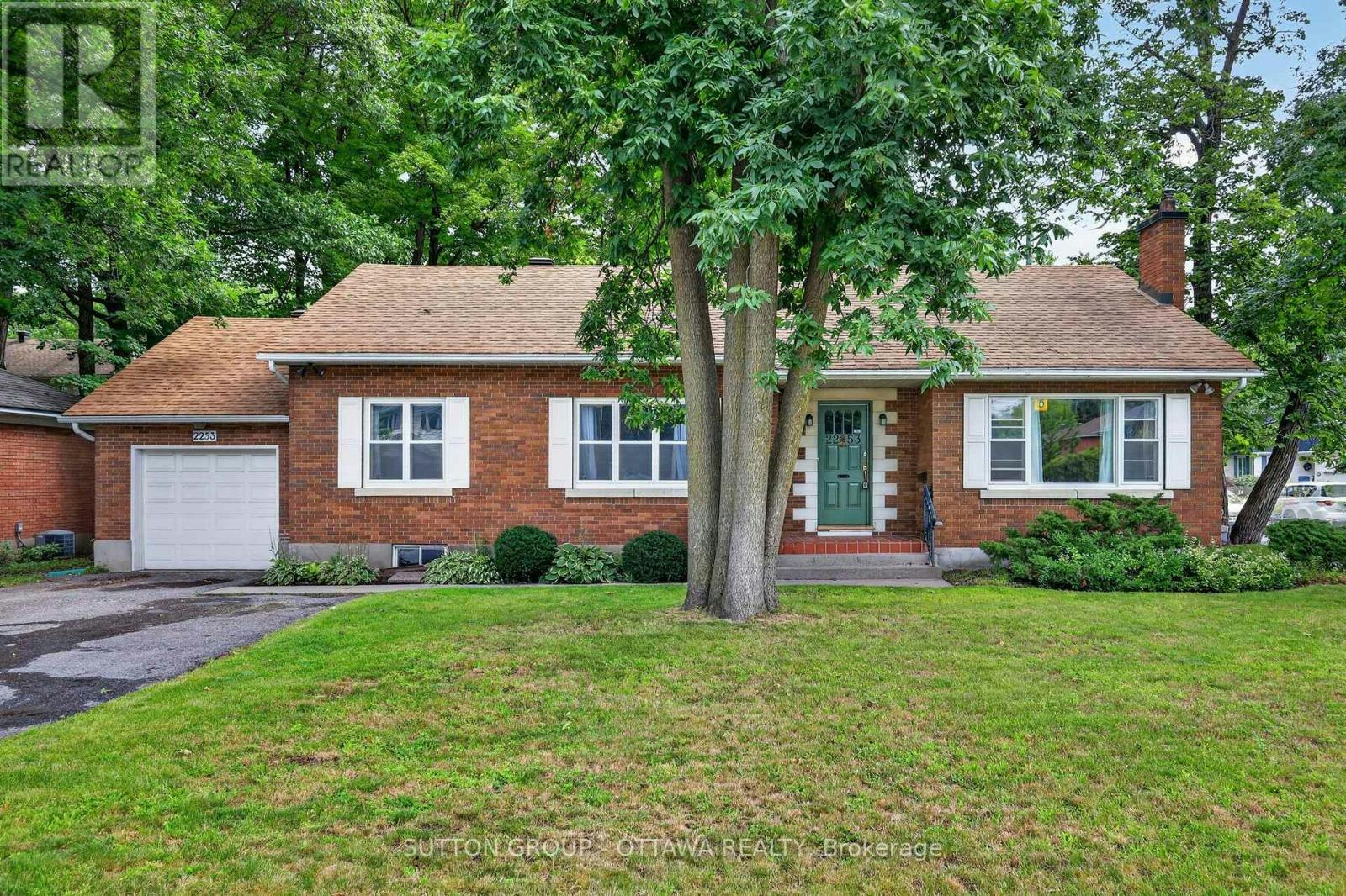 2253 Alta Vista Drive, Ottawa, ON, K1H 7L9