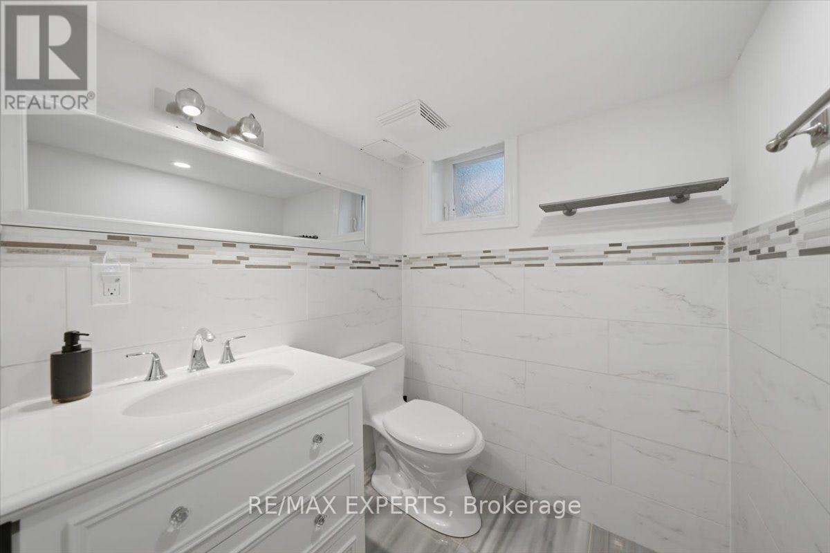 51 Clifton Avenue, Toronto, ON, M3H 4K9 - 18