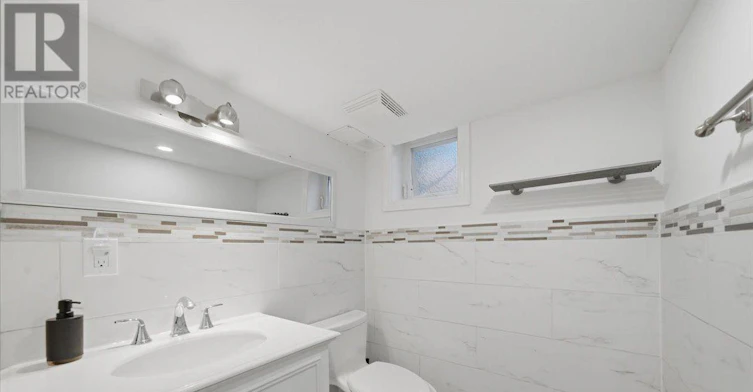 51 Clifton Avenue, Toronto, ON, M3H 4K9 - 18