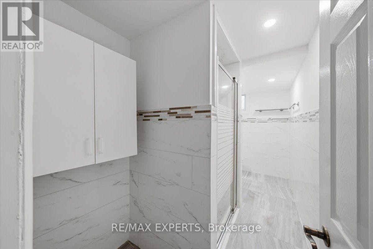 51 Clifton Avenue, Toronto, ON, M3H 4K9 - 17
