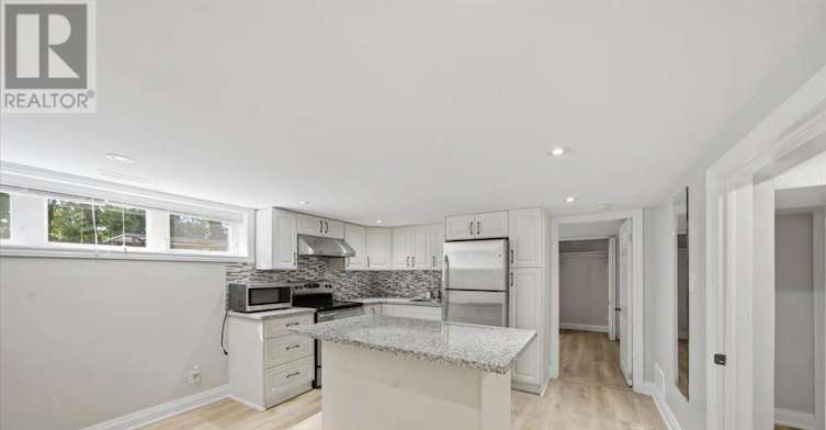 51 Clifton Avenue, Toronto, ON, M3H 4K9 - 9
