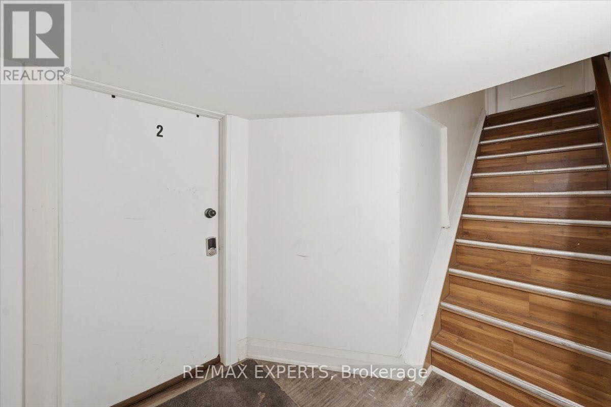 51 Clifton Avenue, Toronto, ON, M3H 4K9 - 6