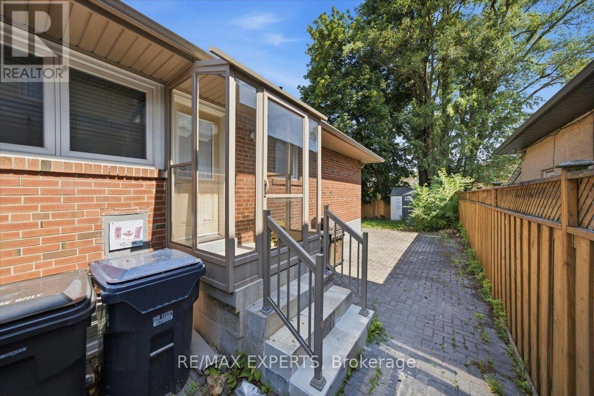 51 Clifton Avenue, Toronto, ON, M3H 4K9 - 4