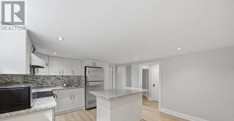 51 Clifton Avenue, Toronto, ON, M3H 4K9 - 11