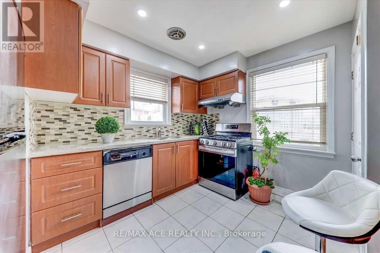 MAIN-137 Janray Drive, Toronto, ON, M1G 1Y8 - 5