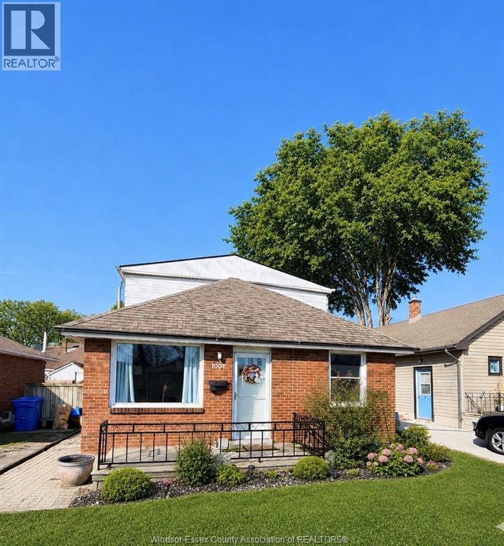 1067 St. Louis, Windsor, ON, N8S 2K9