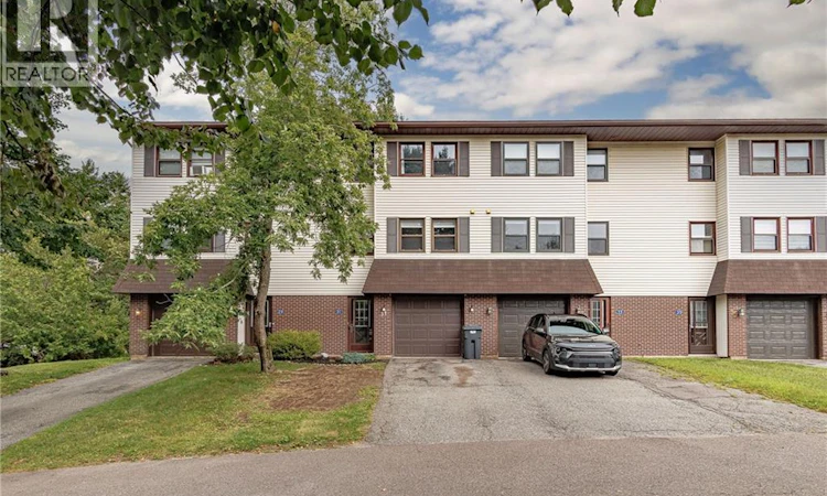 31 Shadowhill Court