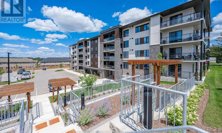 102-104 Summit Ridge Drive