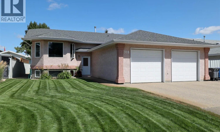 318 Hillside Crescent