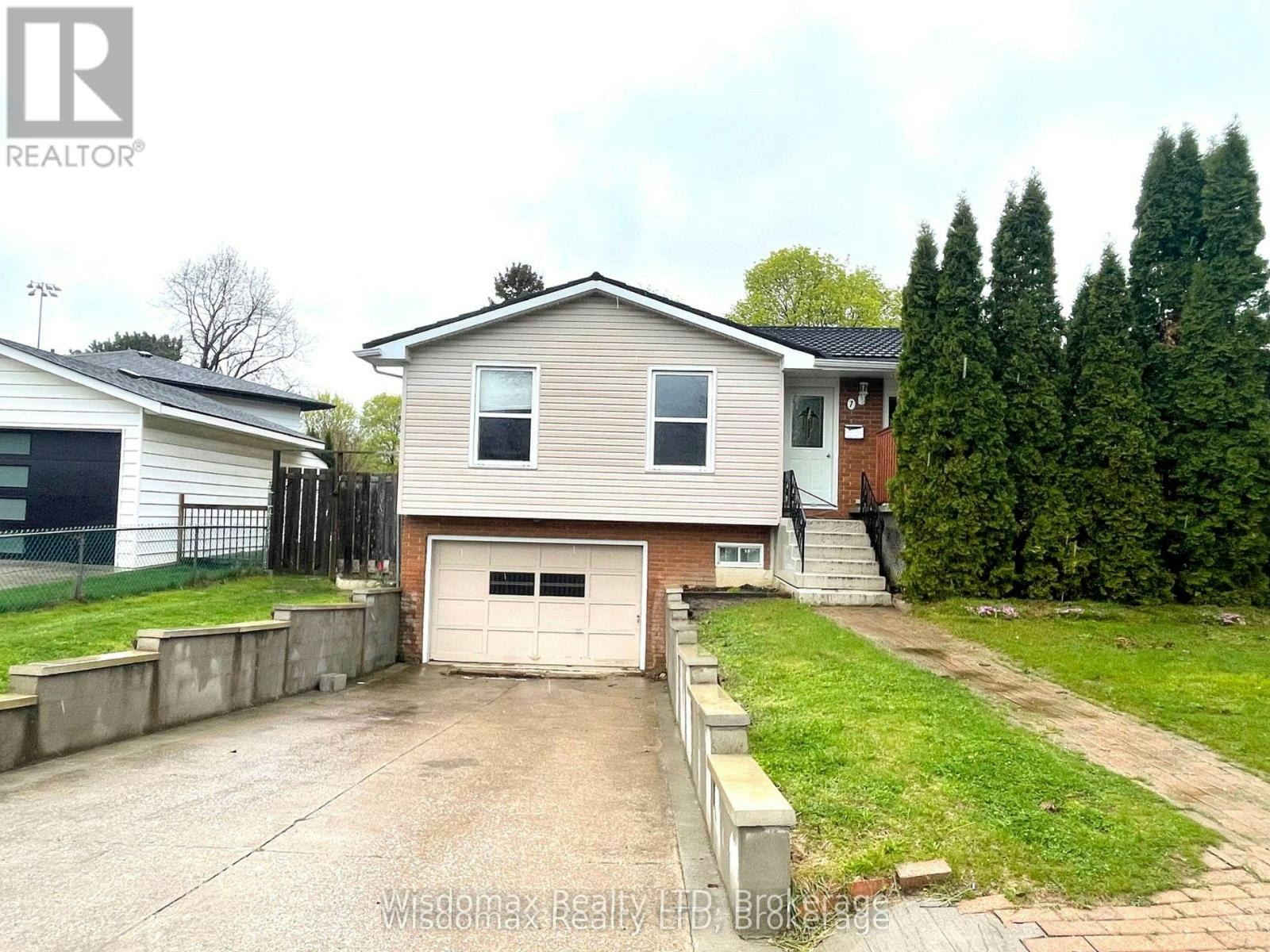7 Greenmeadow Court, St. Catharines, ON, L2P 1X7