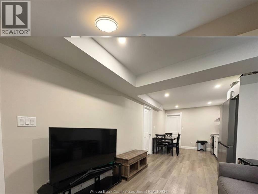 Back Room 2-917 Mckay Avenue, Windsor, ON, N9B 2A4 - 6