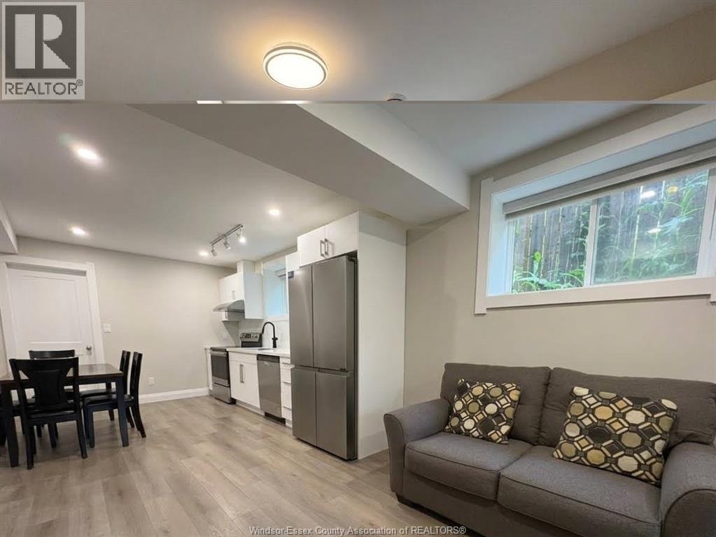 Back Room 2-917 Mckay Avenue, Windsor, ON, N9B 2A4 - 4