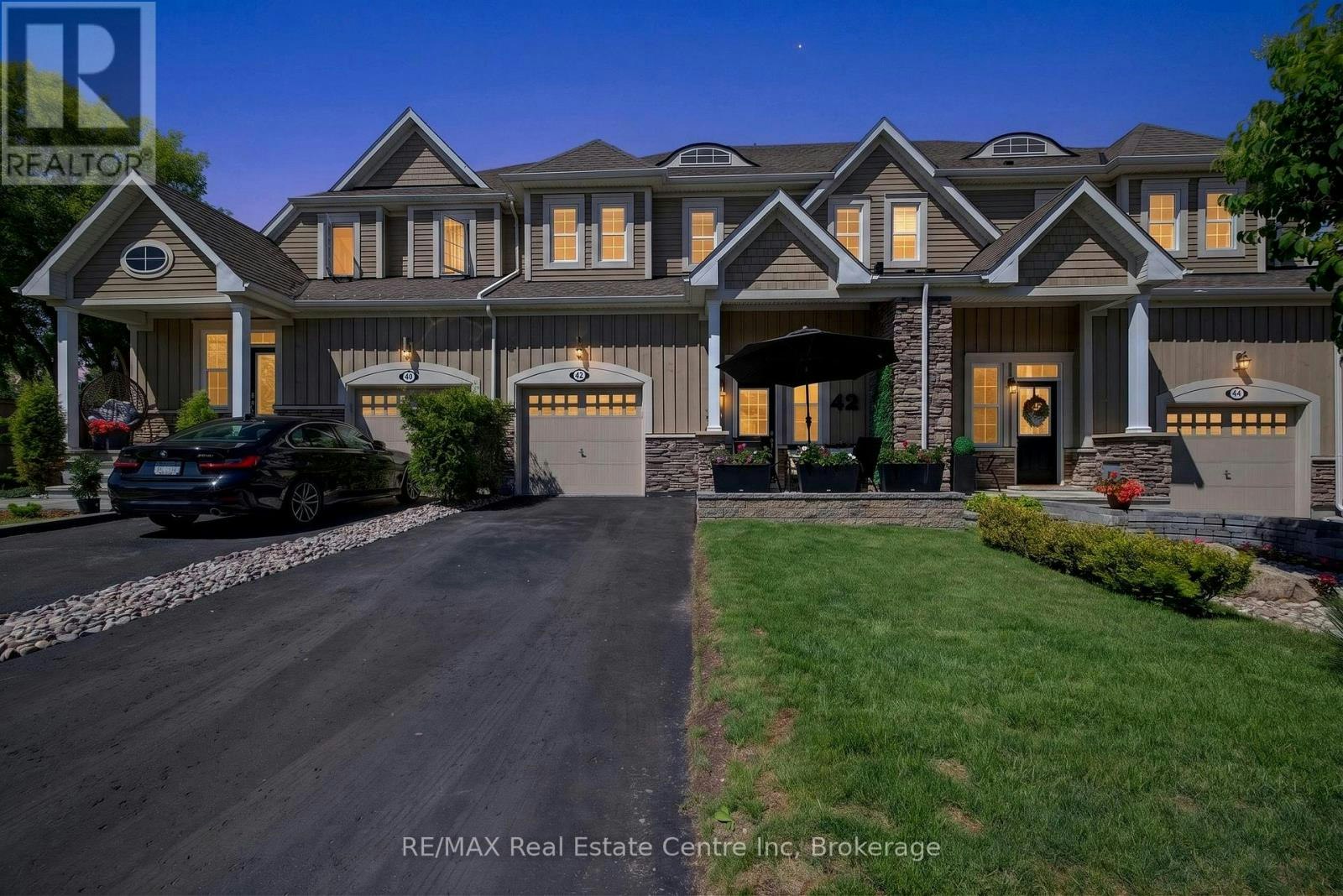 42 Courting House Place, Georgina, ON, L0E 1L0