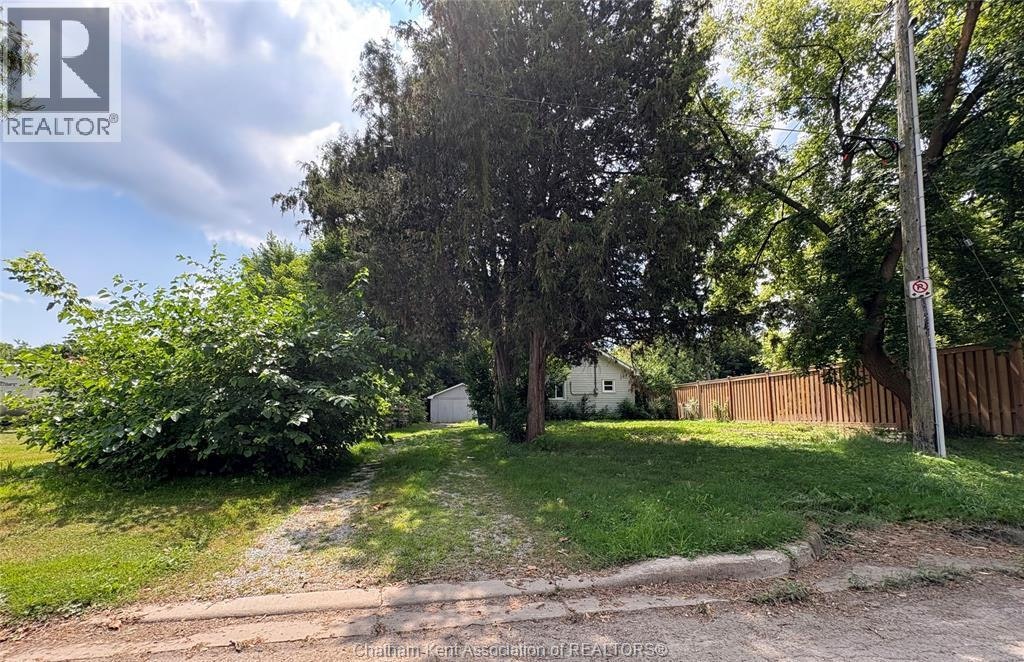 8 Siskind Court, Chatham-Kent, ON, N7L 5A1