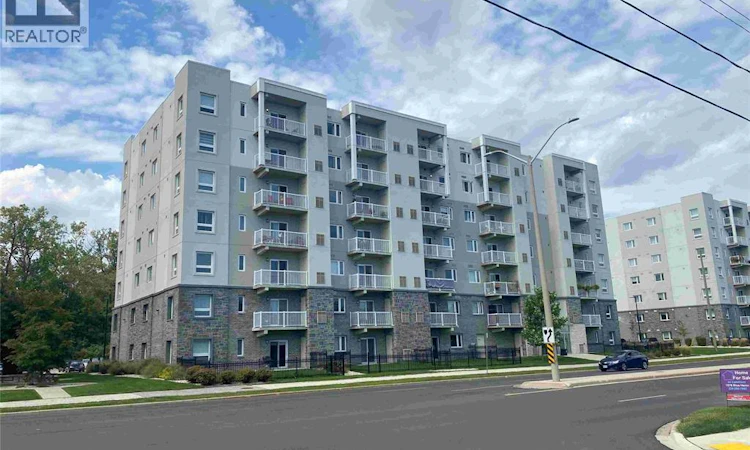 217-1611 Banwell Road