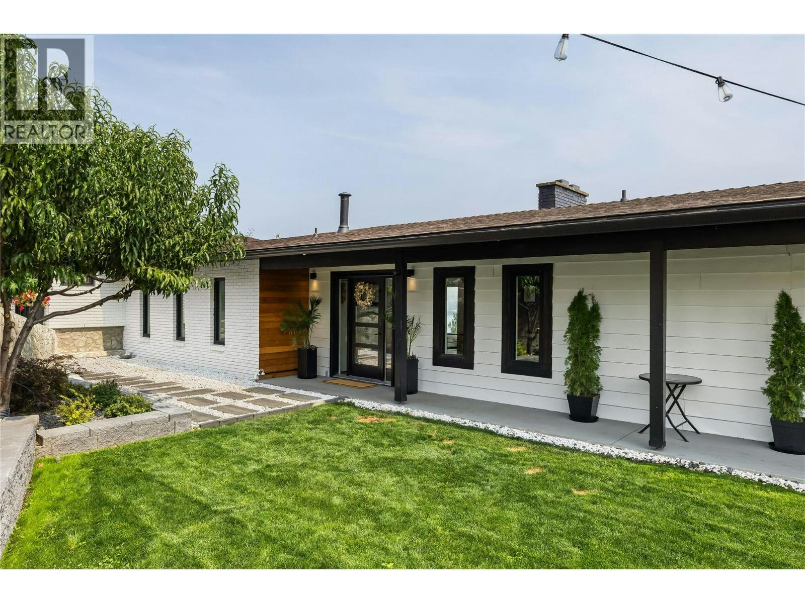 2751 Lakeview Road, West Kelowna, BC, V1Z 1Y5