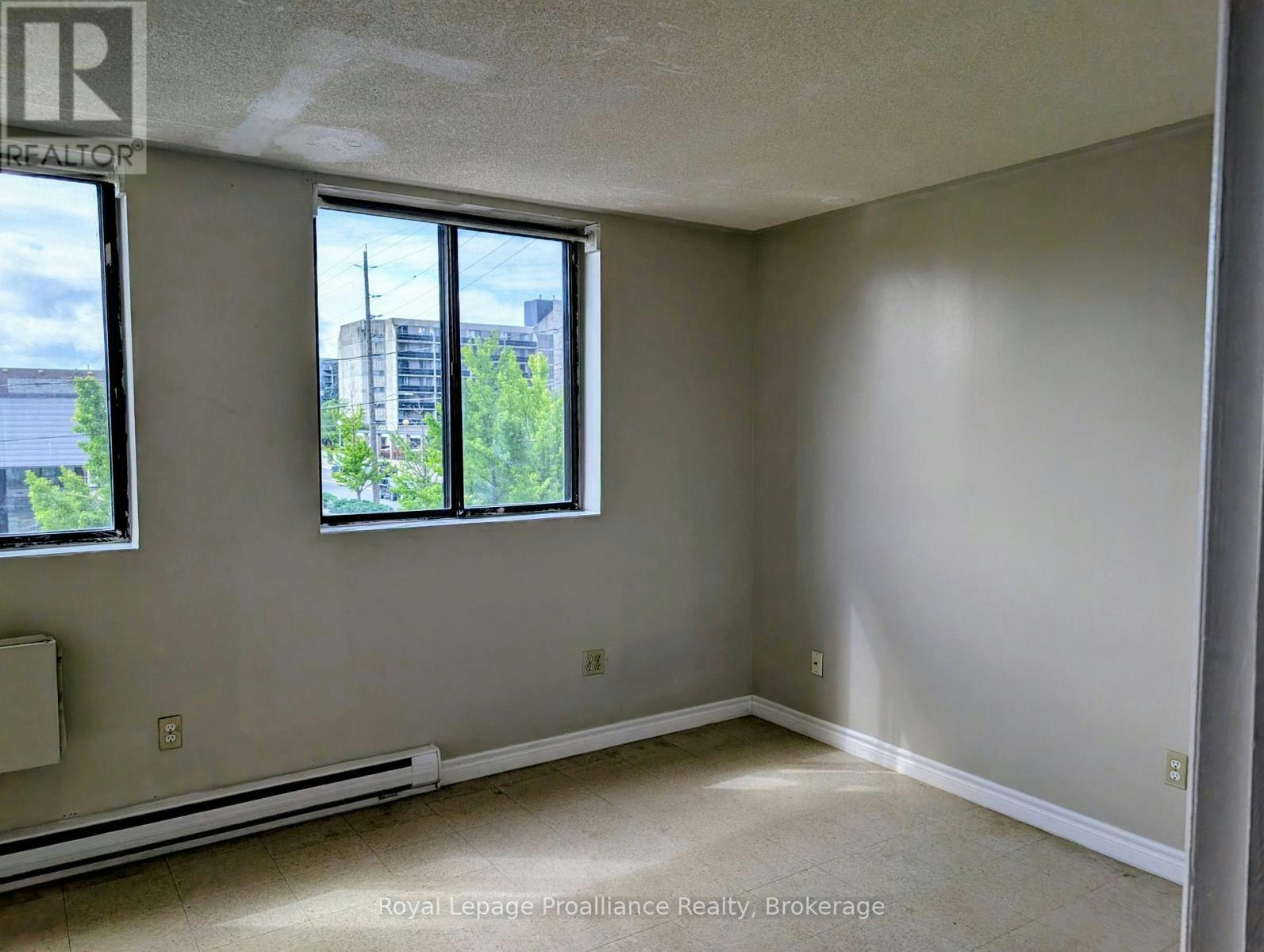 204-328 Aylmer Street, Peterborough, ON, K9H 3V6 - 6