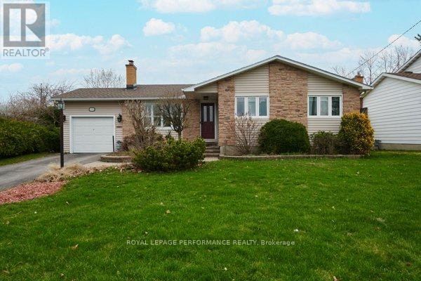 401 Phoenix Crescent, Ottawa, ON, K1E 1V6