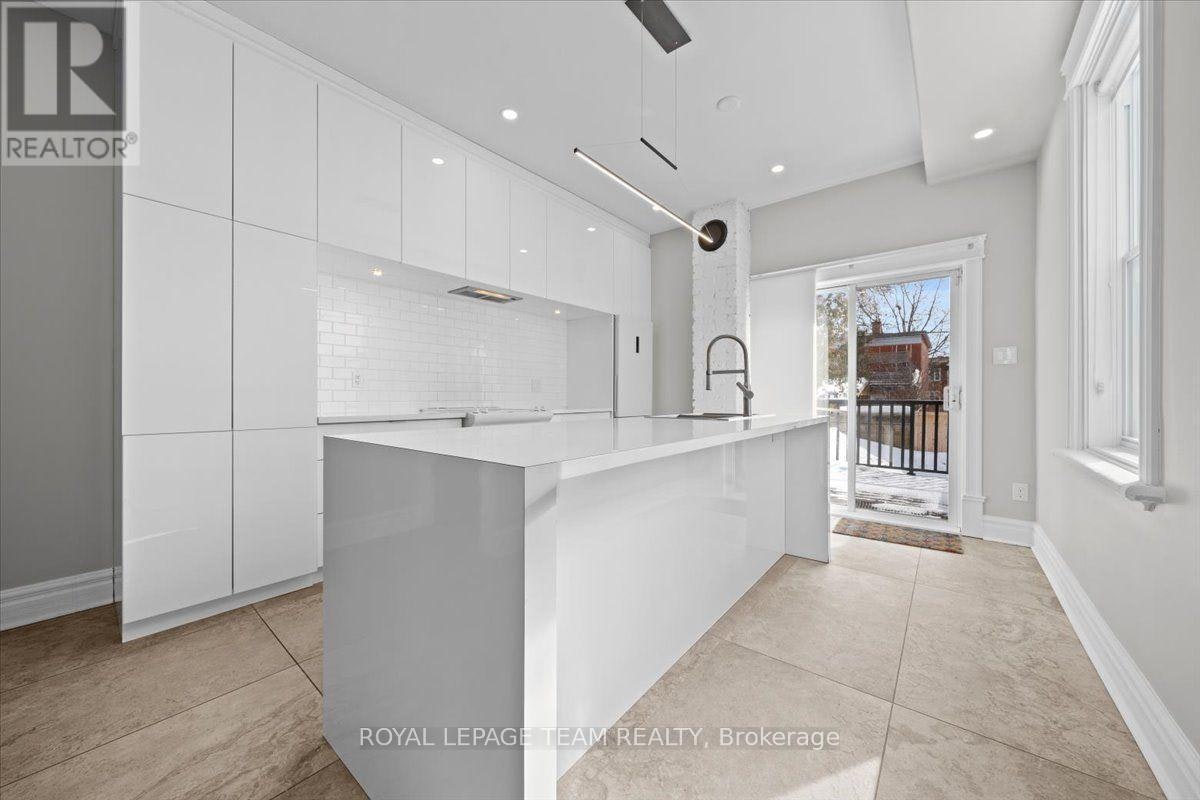 132 Elm Street, Ottawa, ON, K1R 6N5 - 9
