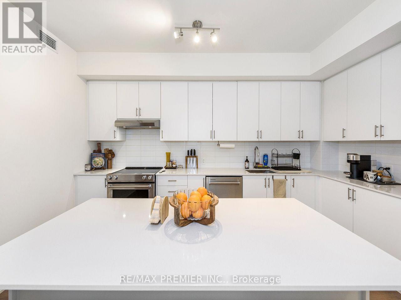 412-8960 Jane Street, Vaughan, ON, L4K 0N9 - 8
