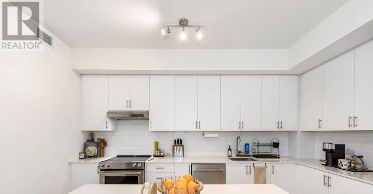 412-8960 Jane Street, Vaughan, ON, L4K 0N9 - 8