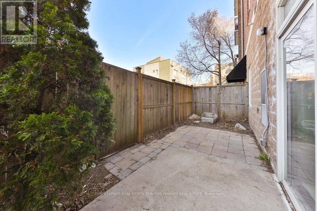 105-459 Kerr Street, Oakville, ON, L6K 3C2 - 18