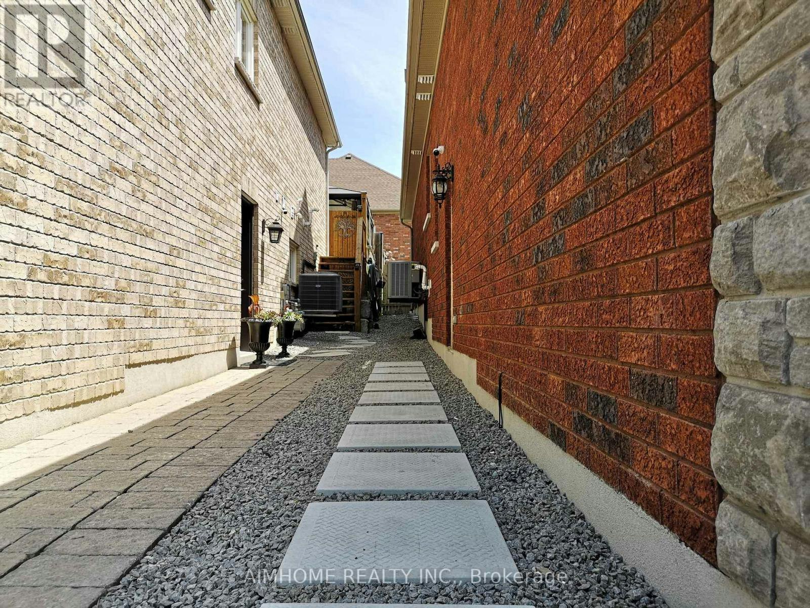 LEGBSMT-27 Maple Edge Lane, Whitby, ON, L1R 2N1 - 2