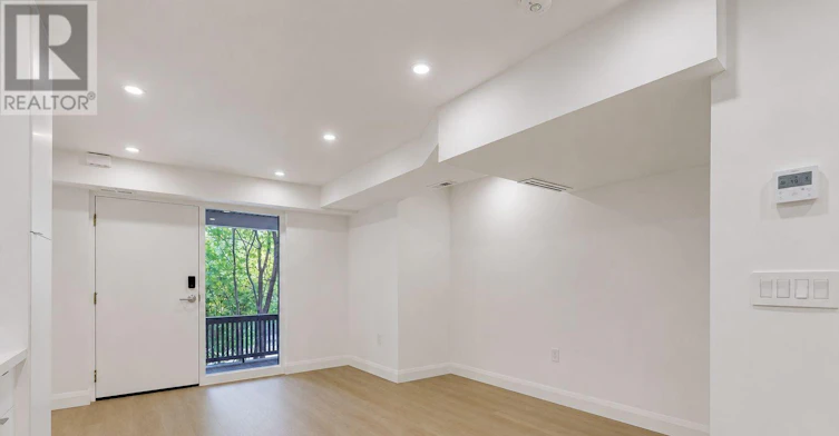 B-225 Gainsborough Road, Toronto, ON, M4L 3C7 - 8