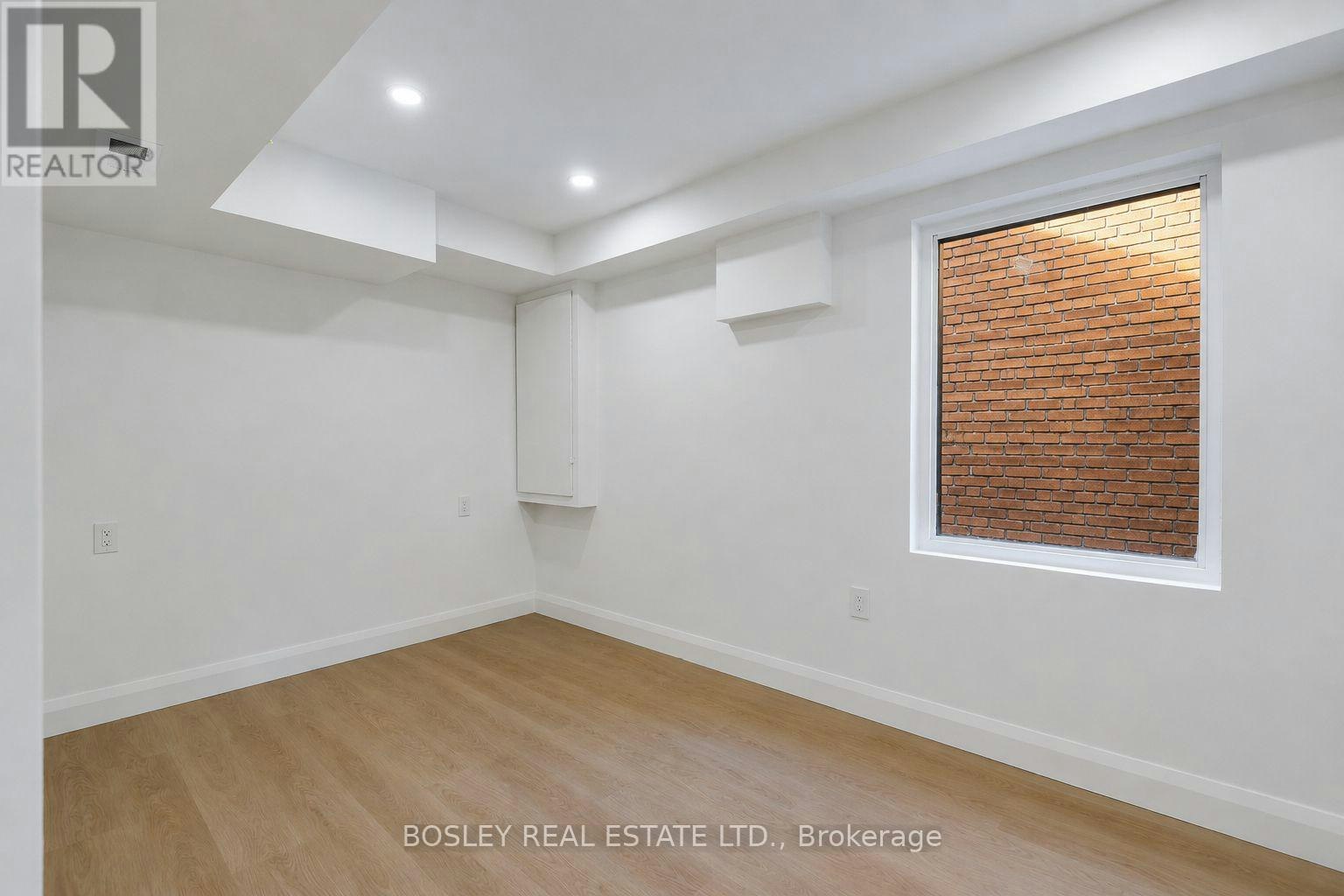 B-225 Gainsborough Road, Toronto, ON, M4L 3C7 - 13