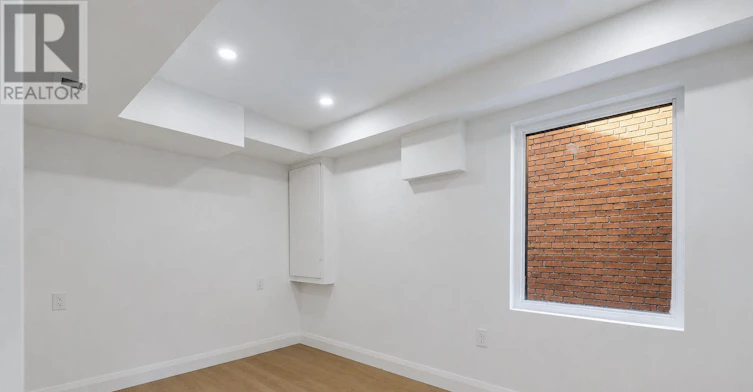 B-225 Gainsborough Road, Toronto, ON, M4L 3C7 - 13