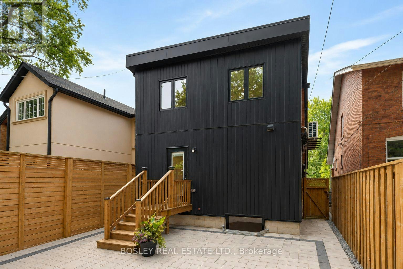 B-225 Gainsborough Road, Toronto, ON, M4L 3C7 - 23