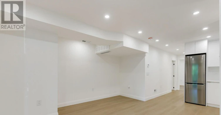 B-225 Gainsborough Road, Toronto, ON, M4L 3C7 - 7