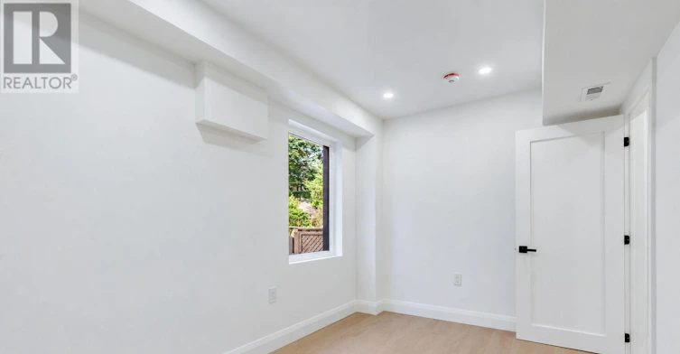 B-225 Gainsborough Road, Toronto, ON, M4L 3C7 - 15