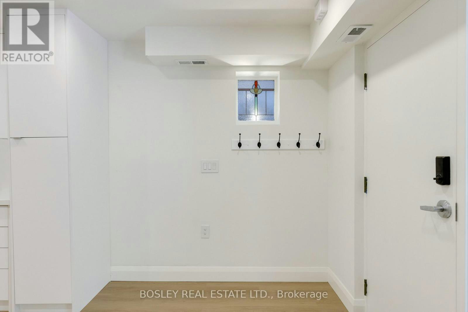 B-225 Gainsborough Road, Toronto, ON, M4L 3C7 - 5