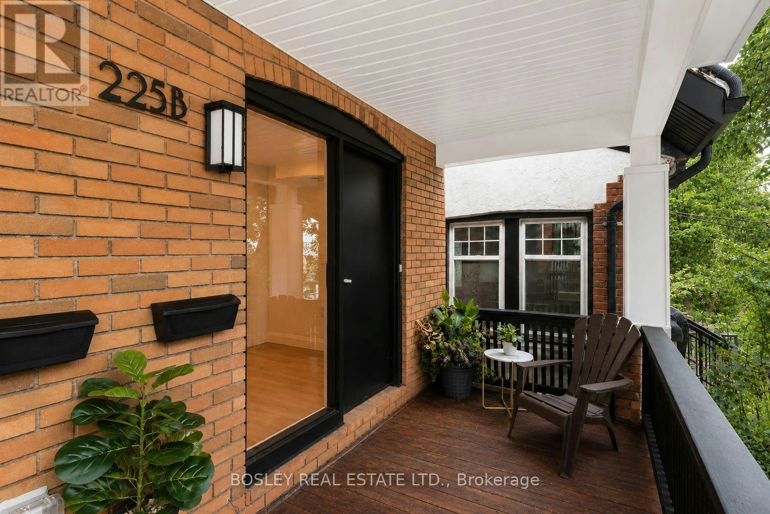 B-225 Gainsborough Road, Toronto, ON, M4L 3C7 - 3