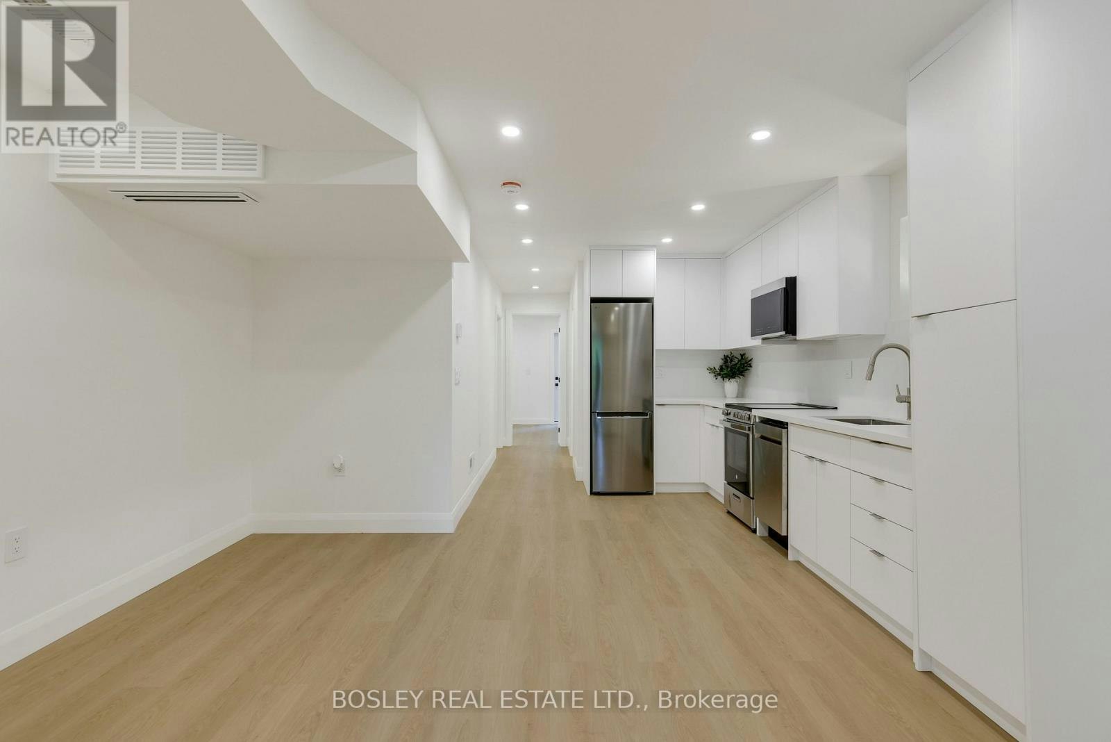 B-225 Gainsborough Road, Toronto, ON, M4L 3C7 - 6