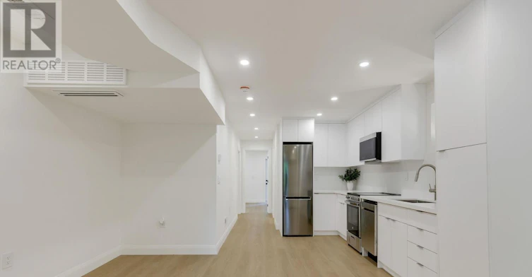 B-225 Gainsborough Road, Toronto, ON, M4L 3C7 - 6