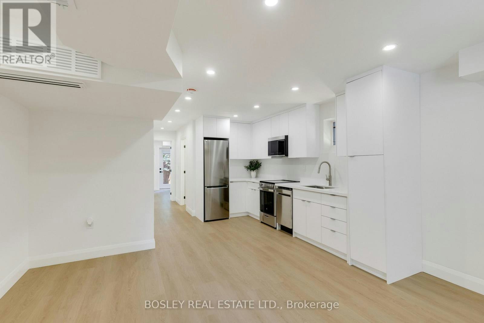 B-225 Gainsborough Road, Toronto, ON, M4L 3C7 - 9