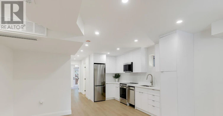 B-225 Gainsborough Road, Toronto, ON, M4L 3C7 - 9