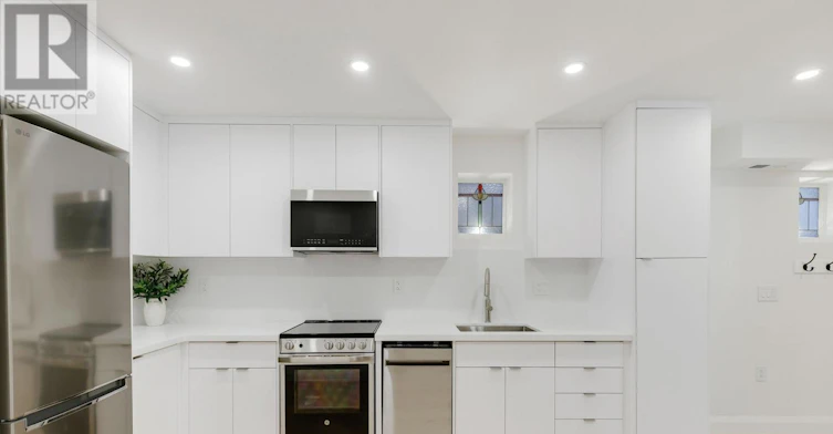 B-225 Gainsborough Road, Toronto, ON, M4L 3C7 - 11