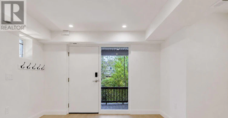 B-225 Gainsborough Road, Toronto, ON, M4L 3C7 - 4
