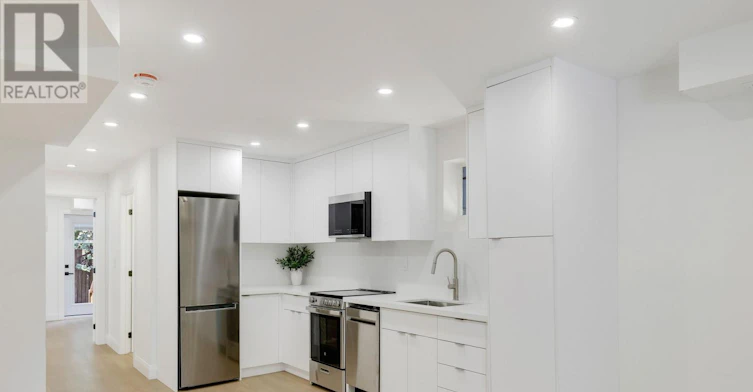 B-225 Gainsborough Road, Toronto, ON, M4L 3C7 - 10