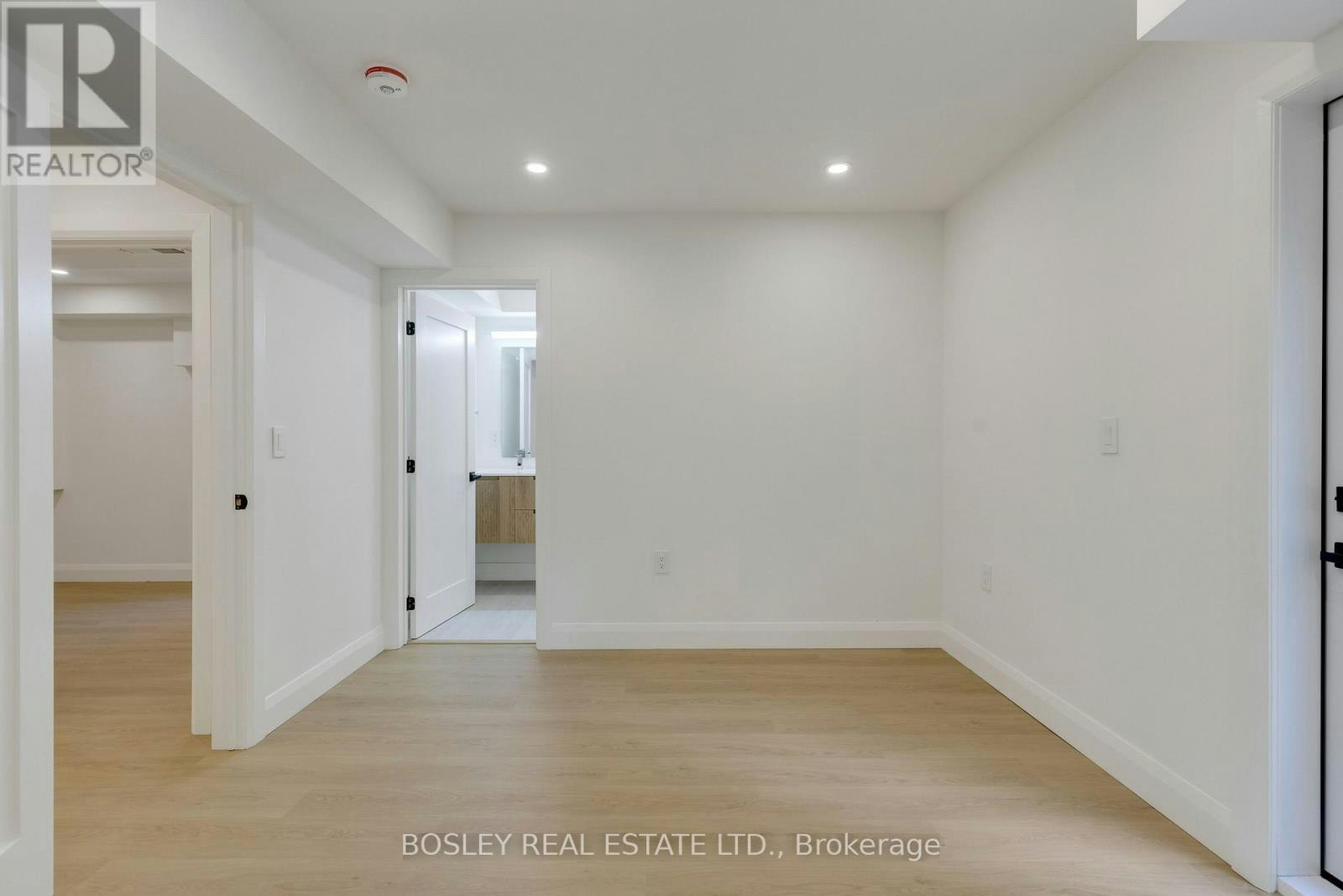 B-225 Gainsborough Road, Toronto, ON, M4L 3C7 - 19