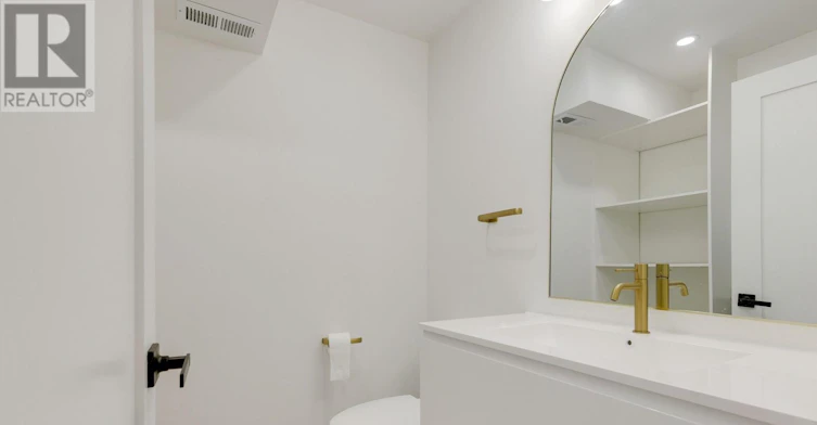 B-225 Gainsborough Road, Toronto, ON, M4L 3C7 - 17