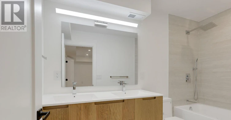 B-225 Gainsborough Road, Toronto, ON, M4L 3C7 - 20