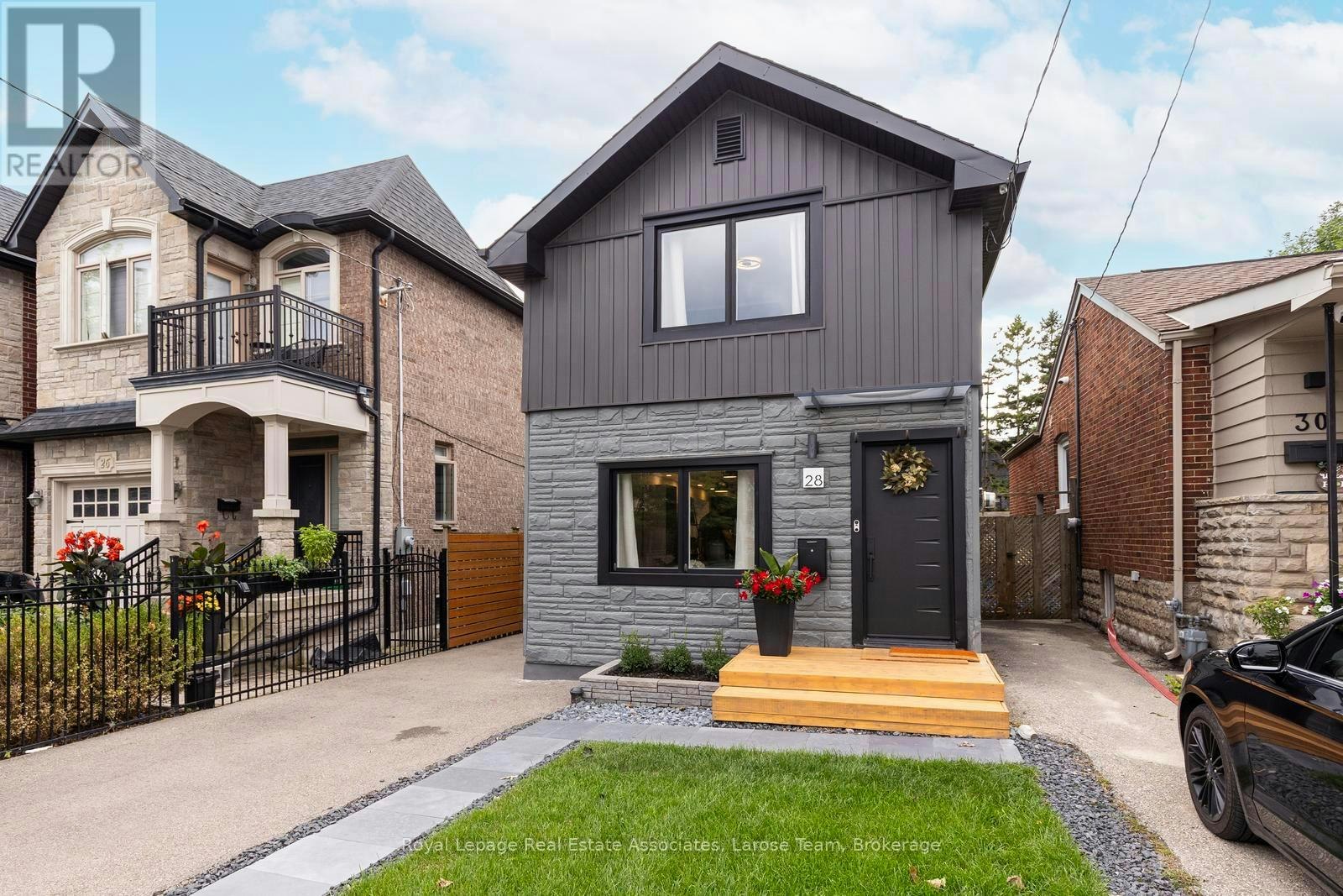 28 Thirtieth Street, Toronto, ON, M8W 3B6