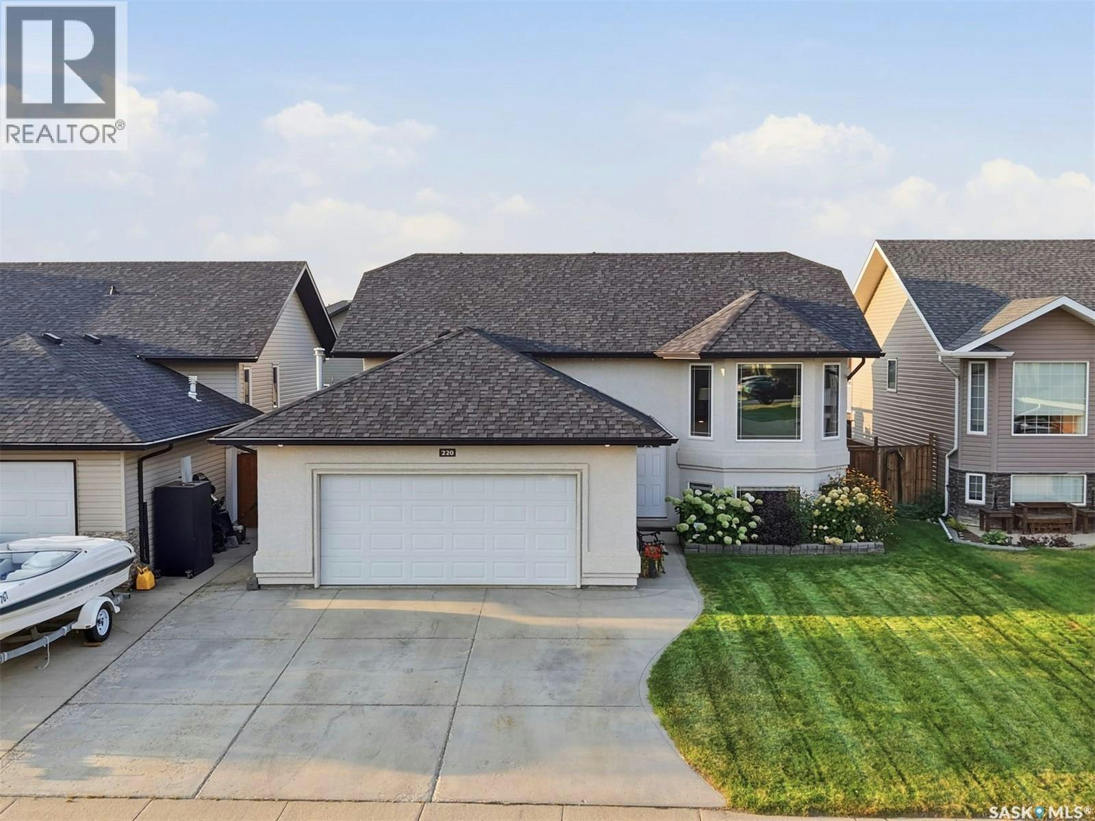 220 Floyd Court, Warman, SK, S0K 4S1