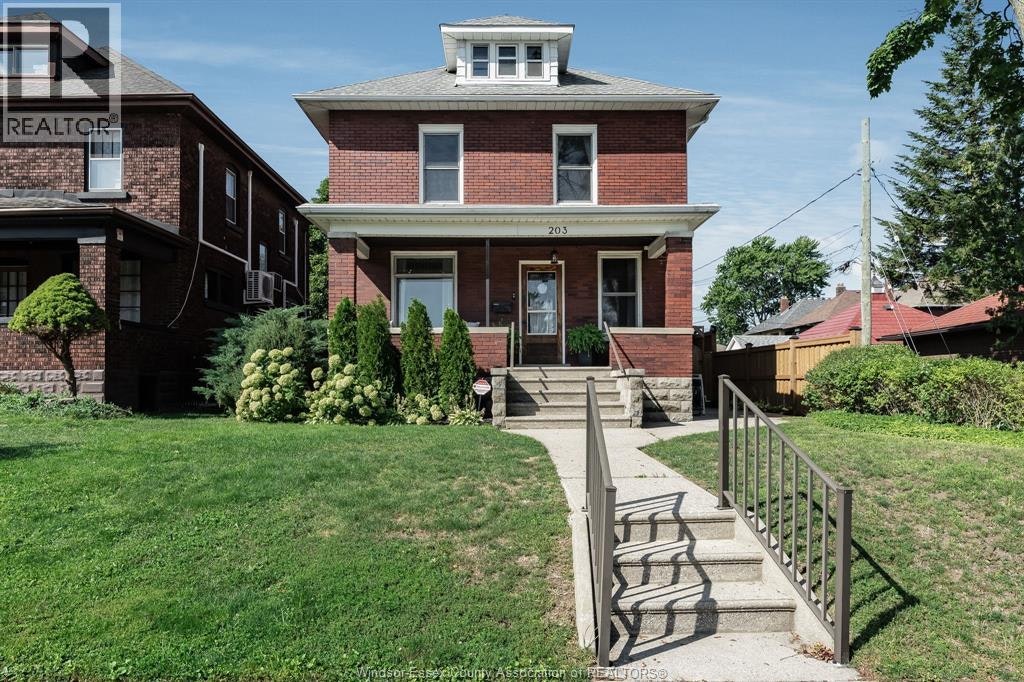203 Moy Avenue, Windsor, ON, N9A 2N1